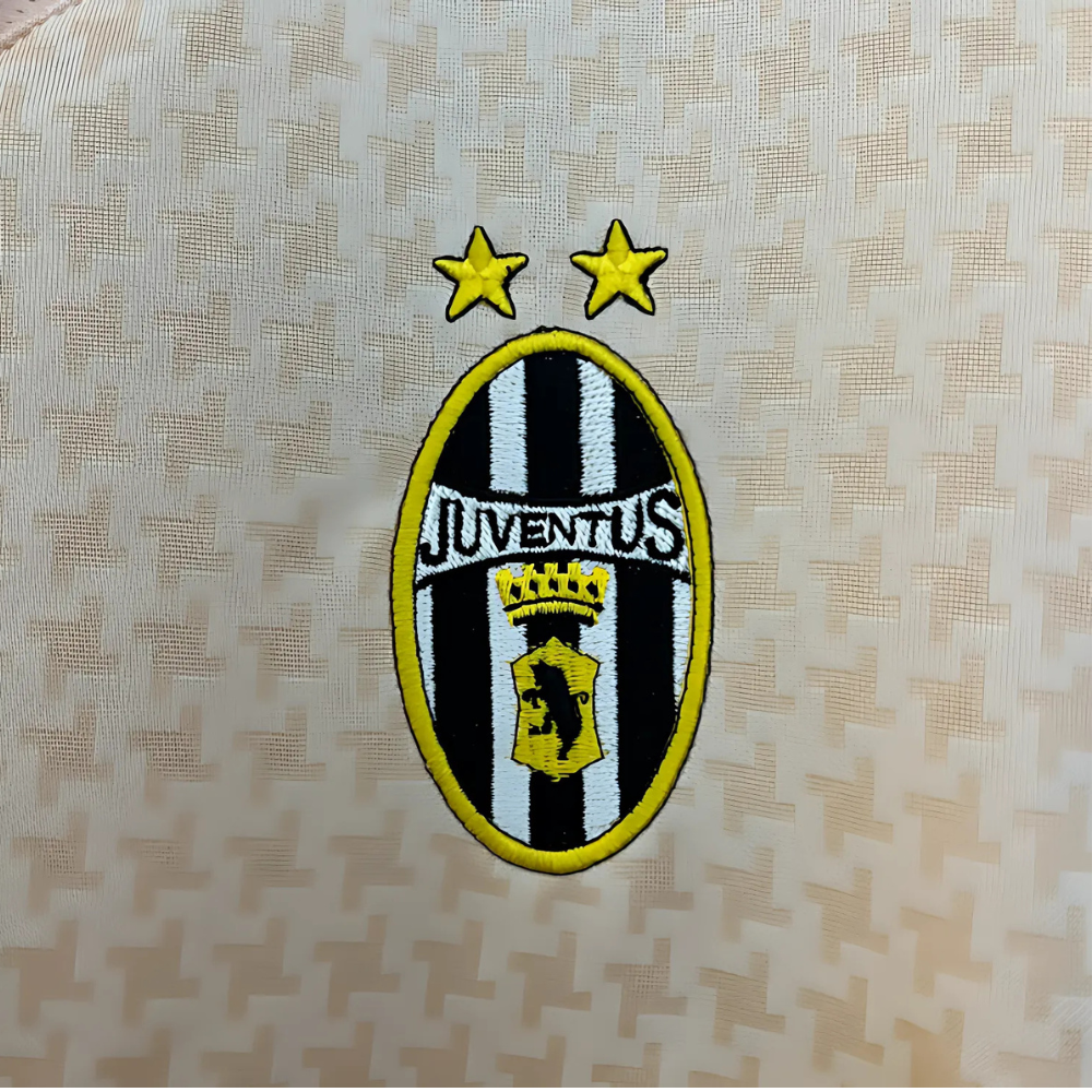 RETRO JUVENTUS THIRD AWAY SHIRT 2003/04